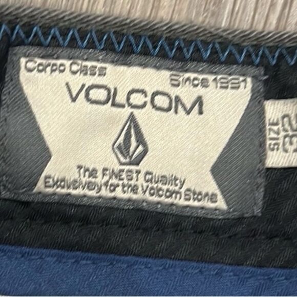 Volcom gray flat front shorts 10” size 32 - Picture 7 of 7